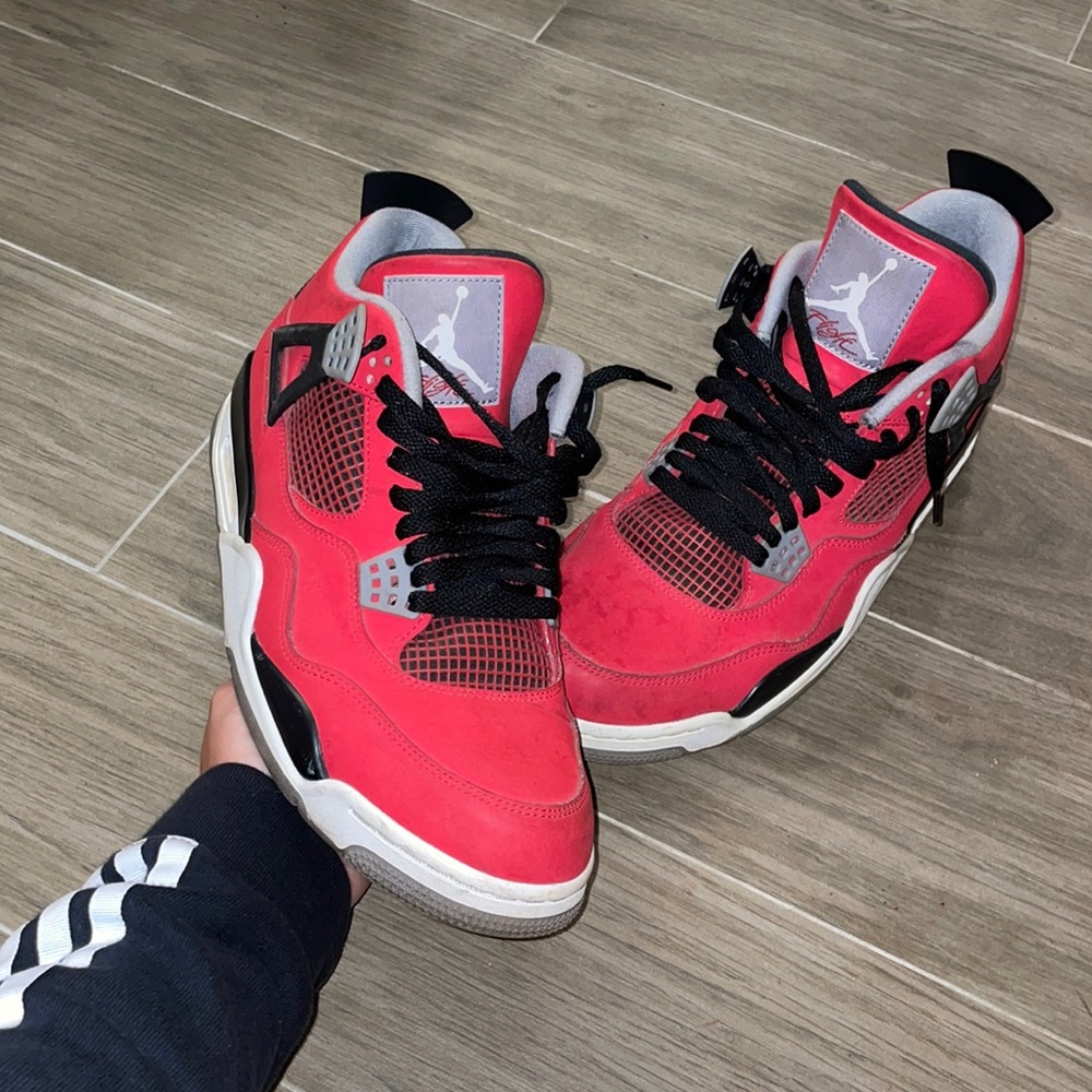 Jordan 4 Retro Toro Bravo